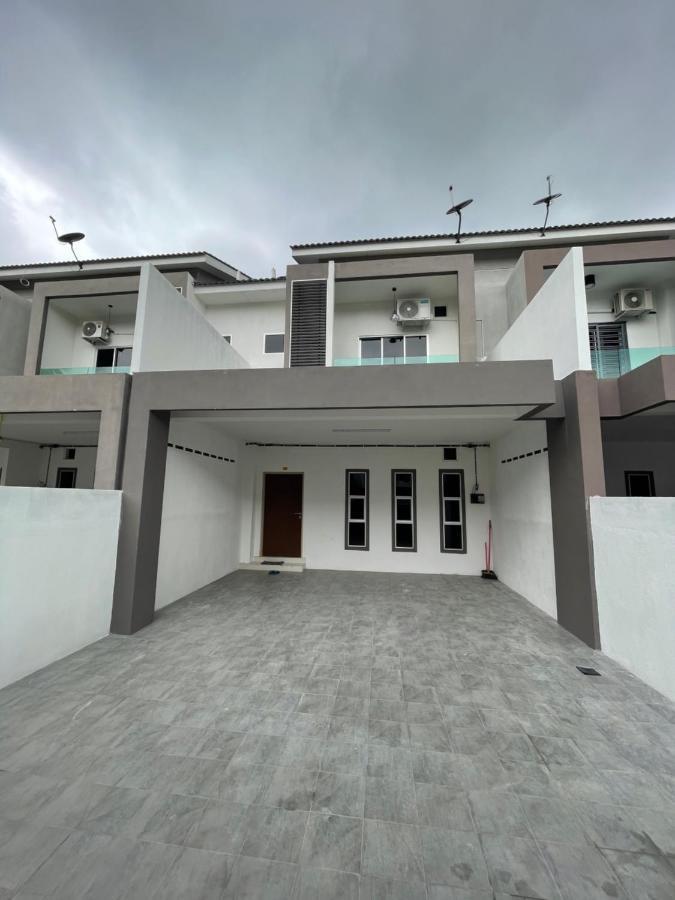 No 61 Nazirin Homestay Tmn Indah Raya 2 Manjung Лумут Екстериор снимка
