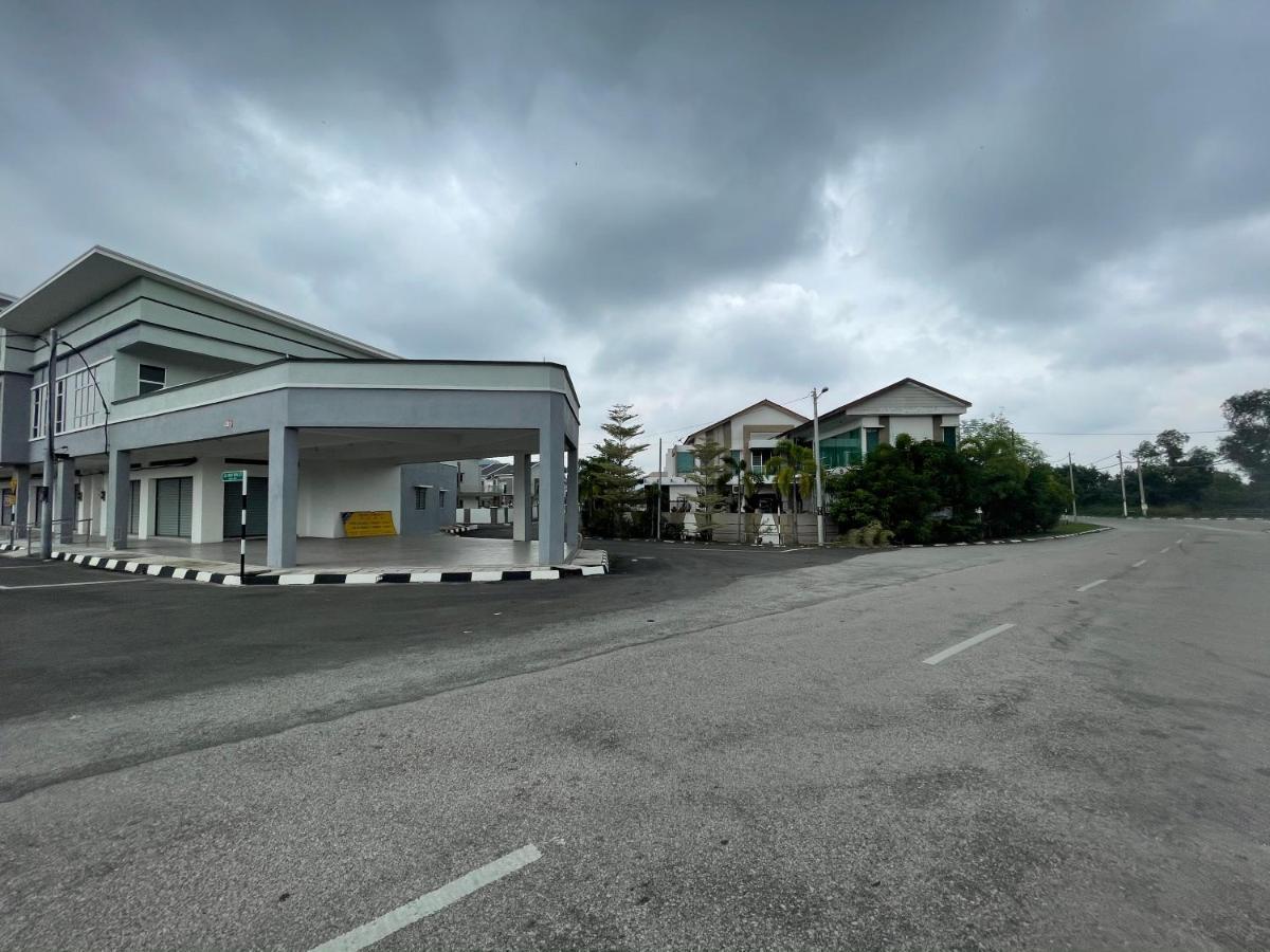 No 61 Nazirin Homestay Tmn Indah Raya 2 Manjung Лумут Екстериор снимка